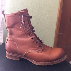 FRYE | Veronica Combat Lace Up Boot in Whiskey 8.5